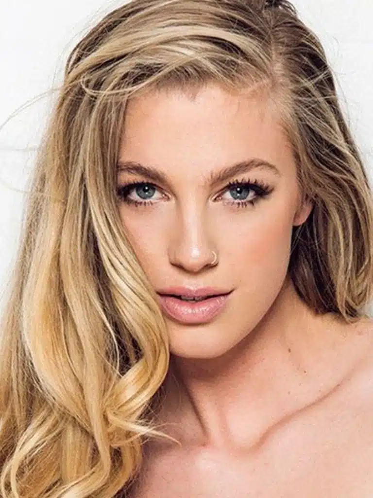 Joanna May Parker Biography: Wiki, Age, Career, Height, Weight, Boyfriend, Net Worth & More